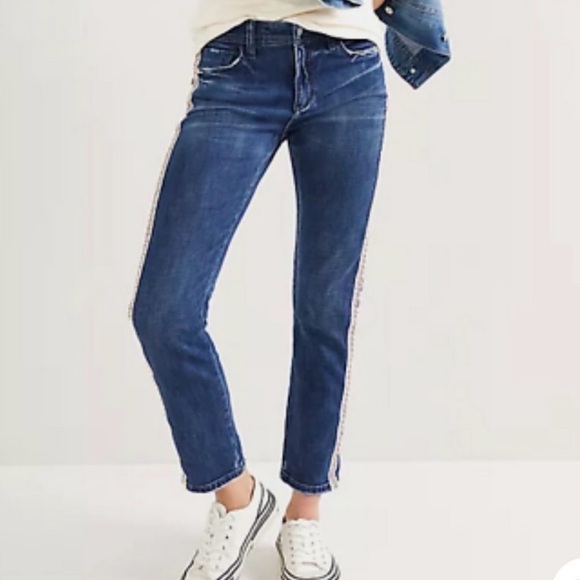 Pilcro Denim - Anthro Pilcro Slim Boyfriend Crop High Rise Jeans With Embroidered Side Stripe
